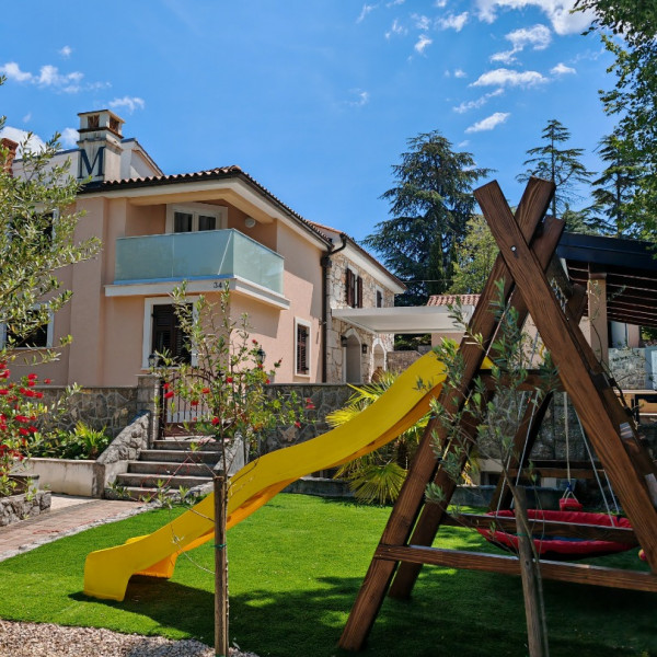 Mary's Villa, Mary's Villa u Malinskoj na otoku Krku, s bazenom i punionicom za električna vozila Milčetići