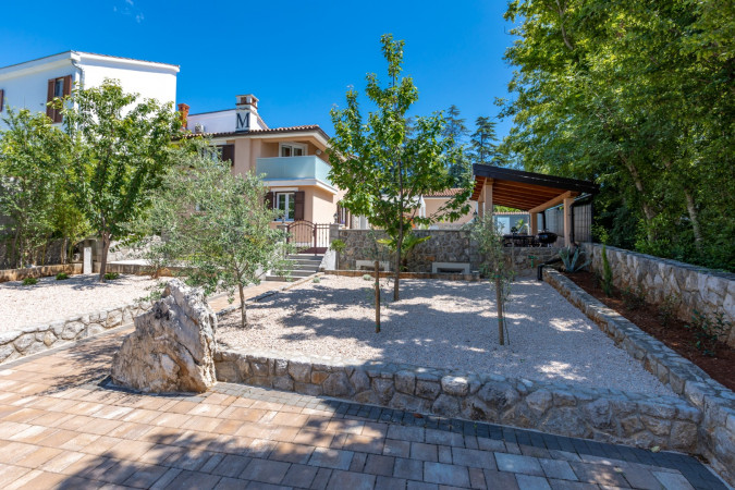 Mary's Villa u Malinskoj na otoku Krku, s bazenom i punionicom za električna vozila Milčetići