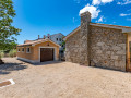 Villa Mary a Malinska sull'isola di Cherso, Croazia, con piscina e stazione di ricarica per veicoli elettrici Milčetići